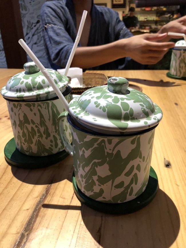 まずは飲み物。<br />娘はエス・ジュルッ（9K） 他3人はエス・ジュルッ・ニピス（@8K）<br />