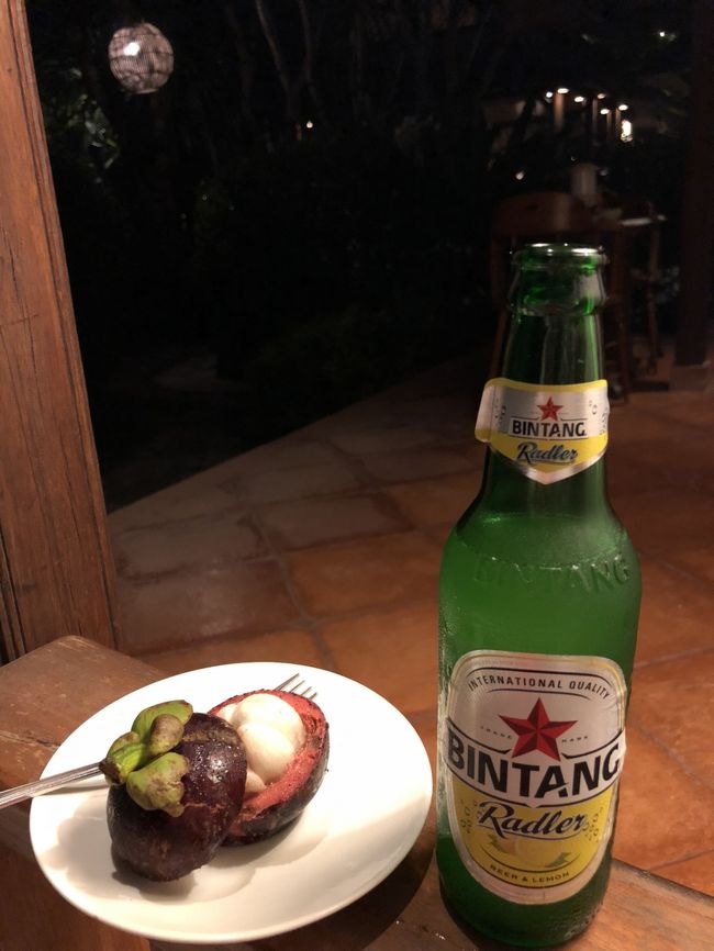 私はまたバンガローの外にあるソファでマンゴスチン＆ラドラータイム。<br />日々の忙しさがあるからこそ、このひとときが幸せだなぁって思えます。<br />頭がボケそう。。。