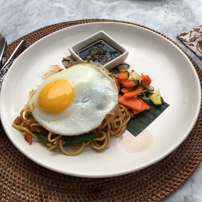 主人は娘と同じ、ミゴレンとアイス・カフェラテ。