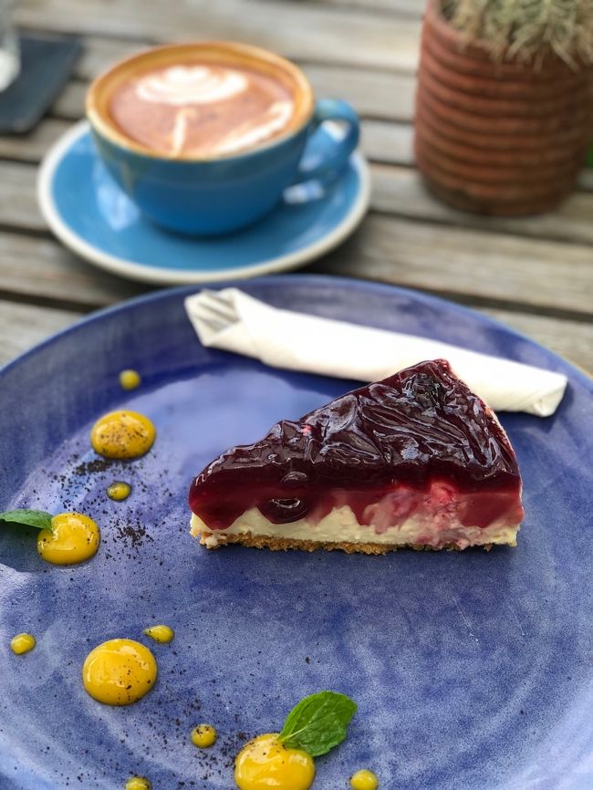 私・・・我慢しようかと迷ってたんだすが。後悔するより食べろ、と天の声が。<br />やっぱり忘れられない味、Blueberry Cheese Cake 50k。<br />次来ても多分またこれ食べる。