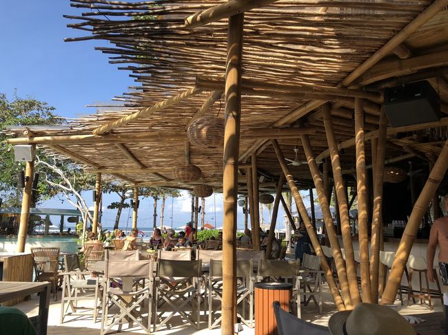 なんかガゼボもビーチベッドもどうでもよくなって、１時間後くらいに<br />「ビーチベッド空いたから、今からどうですか？」って言われたけどもういいっすよと。私、ガゼボ希望ですよと。