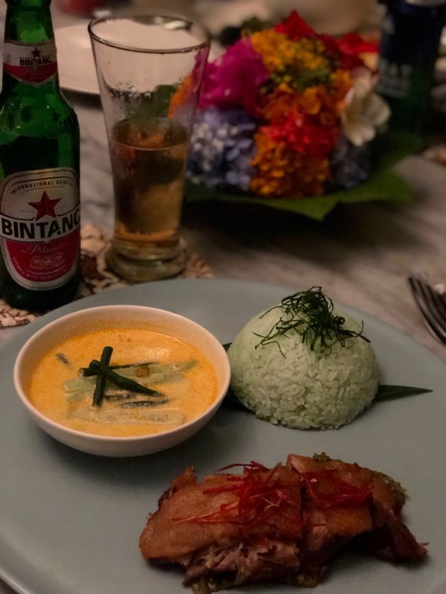 主人はBEBE BETUTU 95K<br />肉は鶏肉よりはしっかりめ、皮はパリッとしていて「う～ん、美味い！！」と唸ってました。<br />ご飯がなぜ緑色だったかは謎。