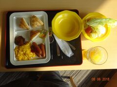 ホテルでの朝食。