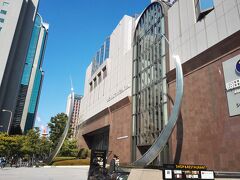 大阪に到着しましたが、さっそく昼食です。

今回は、阪急インターナショナルでビュッフェ形式の昼食です。