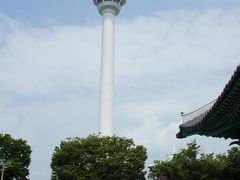 娘と一緒の時は、グルメとショッピングだけだったので、今回初めて「釜山タワー」に上る。

ここにも新しく釜山免税店ができた。
立ち寄って姪っ子のバッグを探してみたけれど…なかった。
娘に頼まれていた「VT」のクッションファンデがあったので購入。

空いている。。