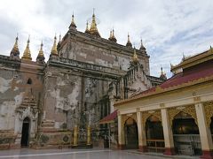 まずはマヌーハ寺院