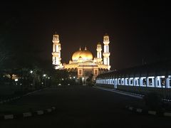 ホテル前を素通りして歩くこと約25分、ジャメ・アスル・ハッサナル・ボルキア・モスクに到着です