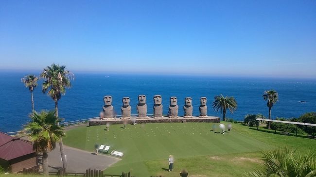 引きで見るとこんな感じ。<br />海が綺麗。