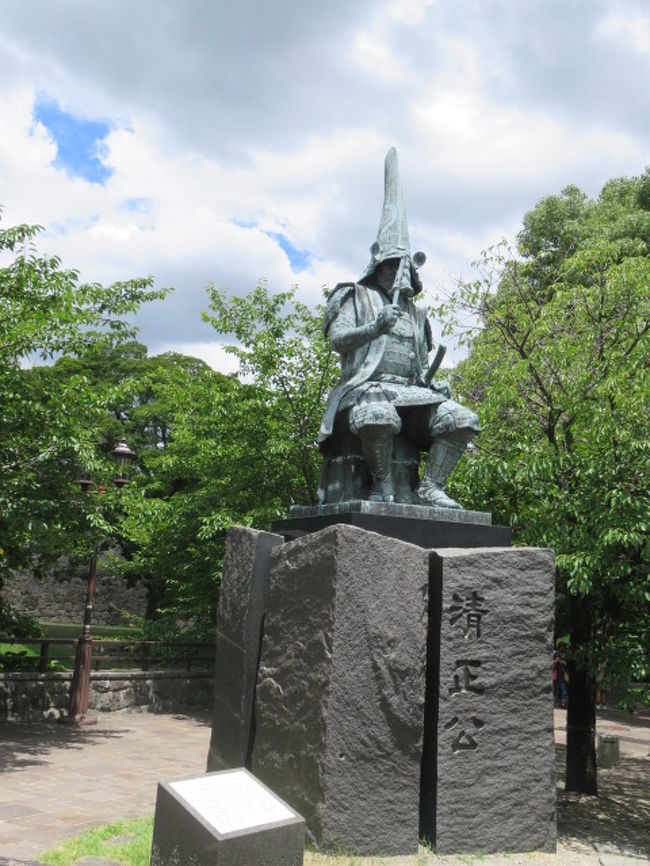 熊本城を築城した、加藤清正公像。