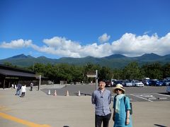 摩周湖第一展望台から１１３ｋｍ、知床五湖駐車場に到着です。

おー！！　知床連山がキレイに見えるではありませんか！　よかったー！！