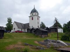 レートビークの湖畔に教会がありました。レートビーク・スウェーデン教会（Swedish Church, Rättvik, Boda, and Ore Townships）です。景観にマッチした美しい教会だと思います。