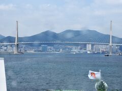 釜山の街にいよいよ入港です。
