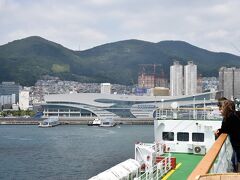 さて、到着です。
大阪はぐつついていたけど、釜山は良い天気！
韓国は３回目。ソウル、慶州は行ったことあるけど、
釜山は初めてです。