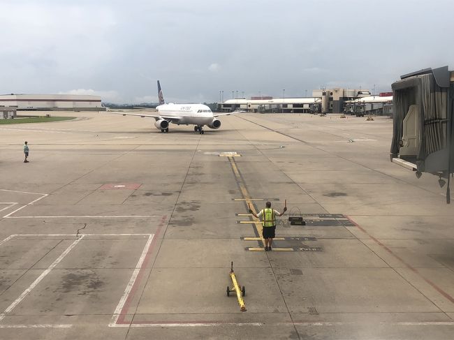 とほぼ同時にシカゴからの折り返し便の到着です。