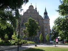 ユールゴーデン島にある北方民族博物館(Nordiska Museum)です。ホテルから車で15分程で到着しました。19世紀初めに開設された博物館で、中世から最近までのスエーデンの文物や文化発展の歴史が紹介されています。この博物館の開設者 Artur Hazeliusは、スエーデンで初めての屋外博物館スカンセンの開設者でもあります。