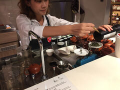 三越って11時開店なのね。
これも調べずに来てしまったらちょうど開店時間。

行きたかったのはこちらのお茶屋さん「京盛宇」
スポット検索したら、誠品敦南店しかでませんが、
台北駅のそばの三越にもあります。

