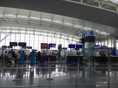 連絡バスで国際線へ。
あぶないあぶない。

国際線は新しくてきれいなターミナルですね。