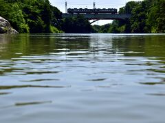 “激熱”なひとときを十分に満喫して、高徳中岩河川公園の河川敷のほうにやって来ました
早速、鬼怒川での涼を楽しみましょう～＼(^o^)／