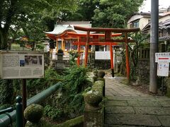 元の道を下り再び亀山社中記念館の前を通り戻る途中に「若宮稲荷神社」があります
龍馬達も参拝に訪れていたのでしょうか