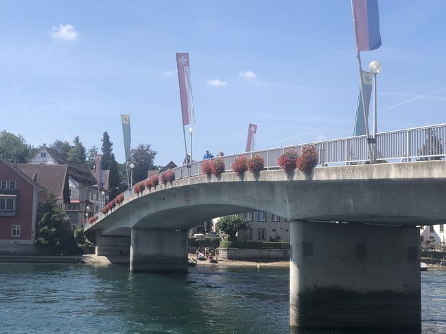 橋を渡りきると、そこは絵本の世界。