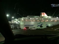 朝5:30に敦賀港に到着。
フェリーの明かり以外はまだ真っ暗です。