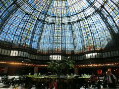 天井いっぱいのステンドグラスが美しい、ブラッスリープランタンです！
プランタン・オスマン店のモード館６階にあります。