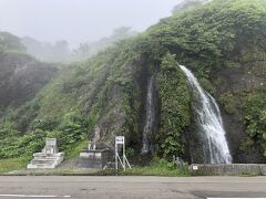 広尾町の市街地に入る手前で見えてくるフンベの滝