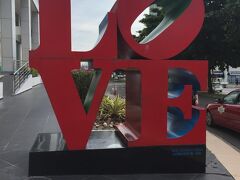 スリアサバの入口付近にあった
「LOVE」のモニュメント。
昨日も写真を撮りましたが今日も撮ってしまいました(*^▽^*)