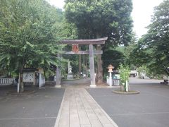 ７時５５分、予定より３０分の早く埼玉県日高市に鎮座する高麗神社に到着。え？雨？そりゃあ晴れ男パワーであんなの一蹴ですよ。雨宿り５分後には小雨になったので出発し、走行中に完全に止みました。晴れ男パワーの格が違います、格が（意味不明）