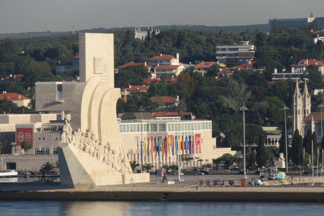 発見のモニュメントが見えてきました。