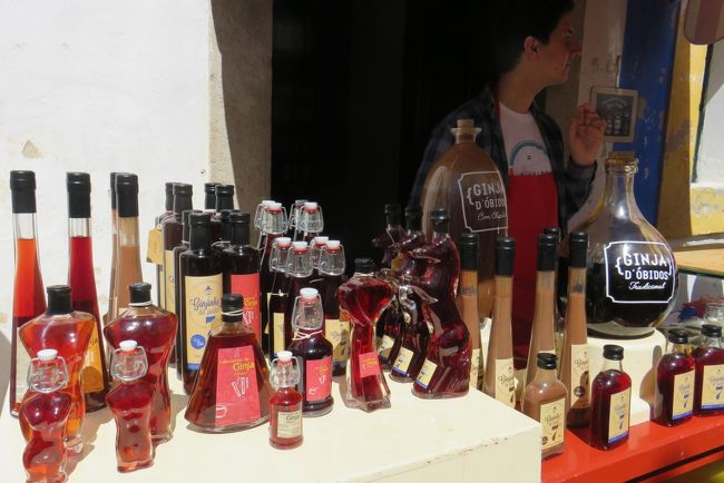 オビドスのお酒、ジンジャが、いたるところで、売られています。