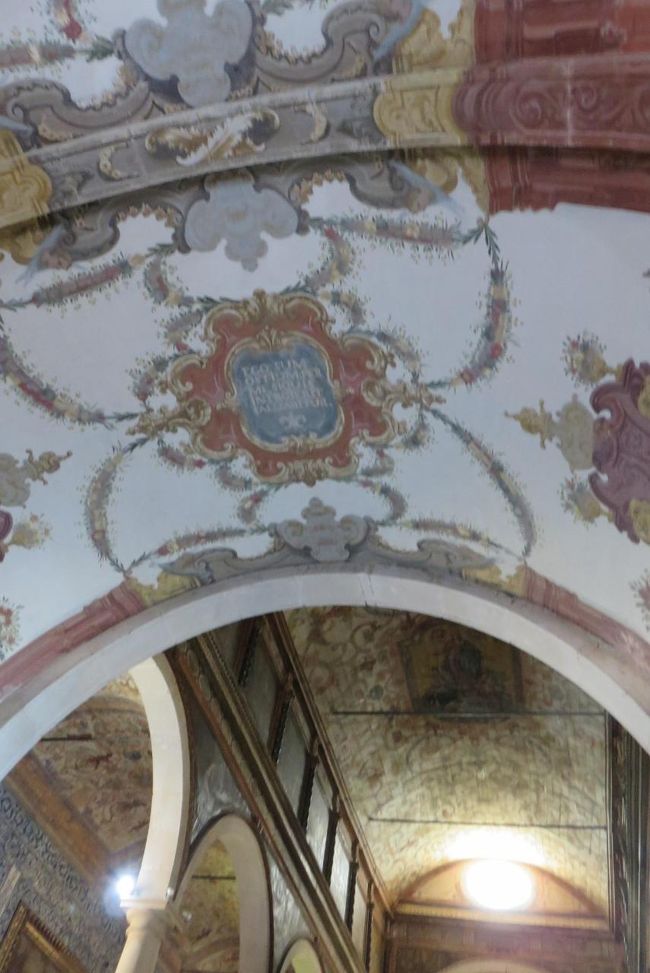 サンタ・マリア教会です。<br />内部です。