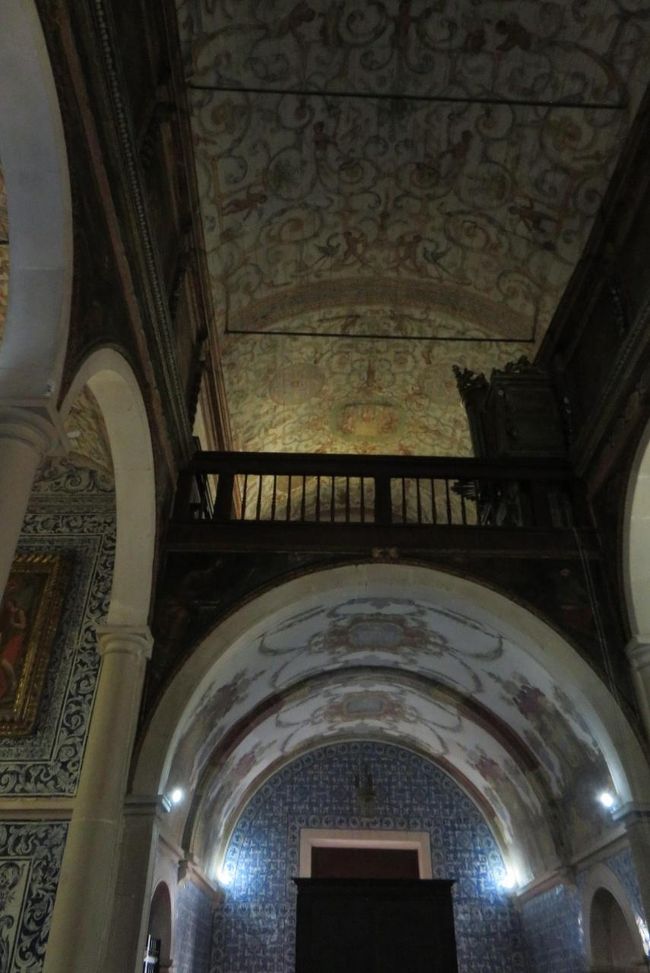 サンタ・マリア教会です。<br />内部です。