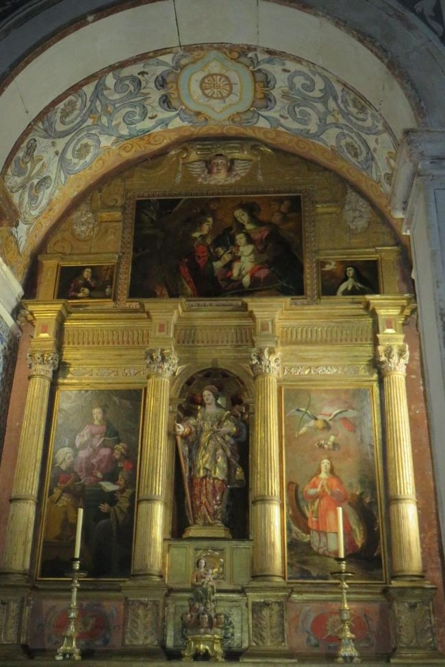 サンタ・マリア教会です。<br />内部です。