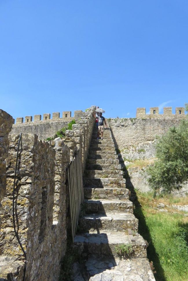 ポサーダ・ド・カストロ　の、城壁です。<br />手すりがないので、すれ違う時が、怖かったです。<br />