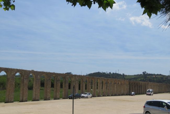 オビドスのバスの駐車場の前に、水道橋がありました。