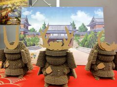 上田城址跡を見学した後に上田市観光会館２Fで休憩させていただきました。 観光協会の色々な資料と甲冑などの展示物のほか、無料のそば茶がありがたかったです。