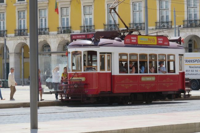 市電で、リスボン市内をめぐる、ツアー用の市電です。
