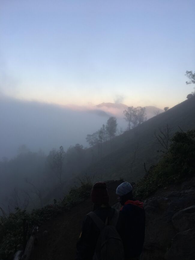 幻想的な風景。<br />ずっと雨は降っていたんだ。だからほんと寒かった。