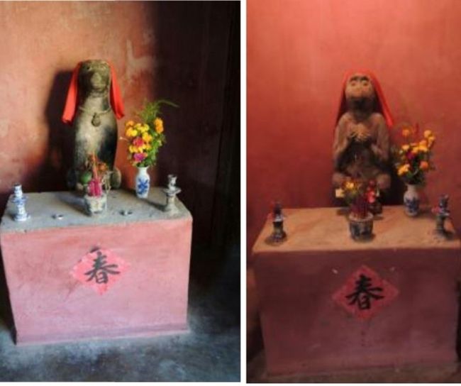 申年に建築が始まり<br />戌年に終わったことから、<br />橋の両端に申と戌の木像があるよ。<br /><br />うーん、左が戌で<br />右が申かな…('ω'?)