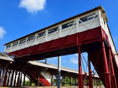 そして半田駅には1910年（明治43年）に完成した日本で3番目に古い跨線橋があります。

現存するJRの跨線橋では最古とネットでは出ますが、山陰本線八鹿駅、大田市駅に次いで古いものです。