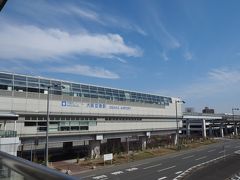 伊丹空港のターミナルを出ると、目の前に大阪モノレールの駅があります。
一駅先の蛍池で阪急宝塚線に乗り換え、十三で阪急京都線に乗り換え、西院まで移動。
