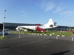 三沢航空科学館、この時期は１８時まで見学時間が延長されていますが、展示されている機の中に入れるのは、１７時まででした。