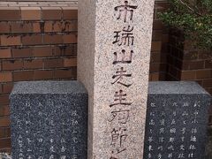 ひろめ市場を出ると歴女の母が「武市半平太が切腹した場所だ！」と一言。
こんなところに「武市瑞山先生殉節の地」と言う石碑がありました。
土佐藩が活躍していた高知はこんな石碑がたくさんあって、母にとってはたまらないらしい。