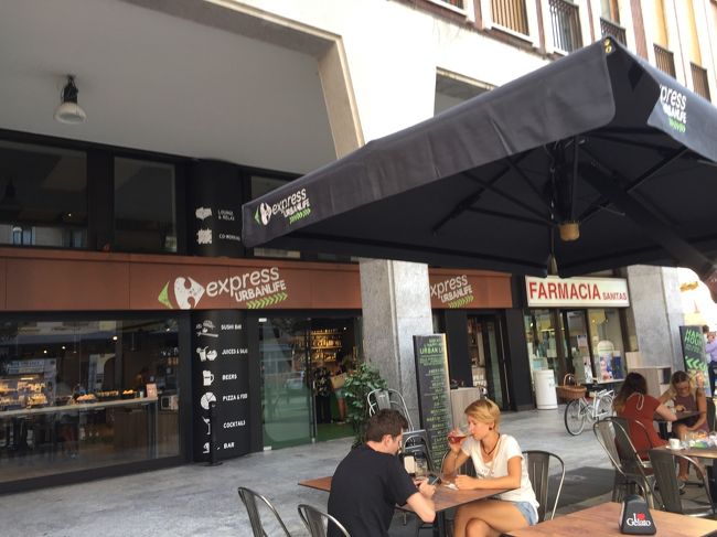 カフェが数店複数並んでいることも珍しくないです。<br />カルフールエクスプレス（小規模スーパー）の店内でもカフェが飲めました。