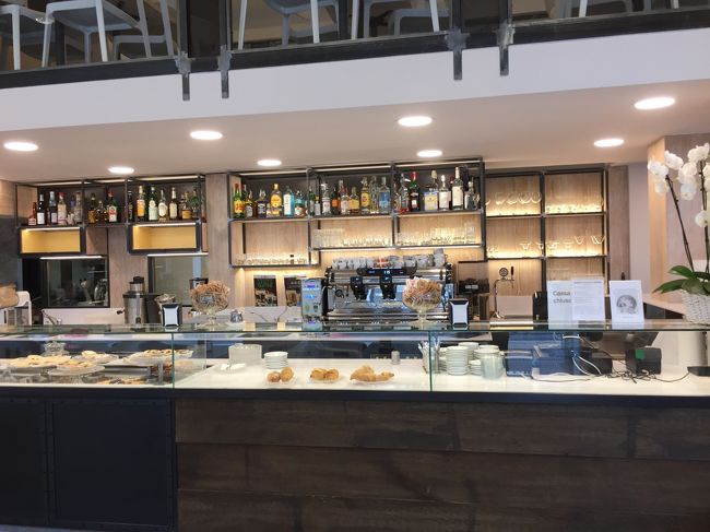 このカフェはとても落ち着いた雰囲気でした。<br />こんなお店でもエスプレッソは１ユーロ！