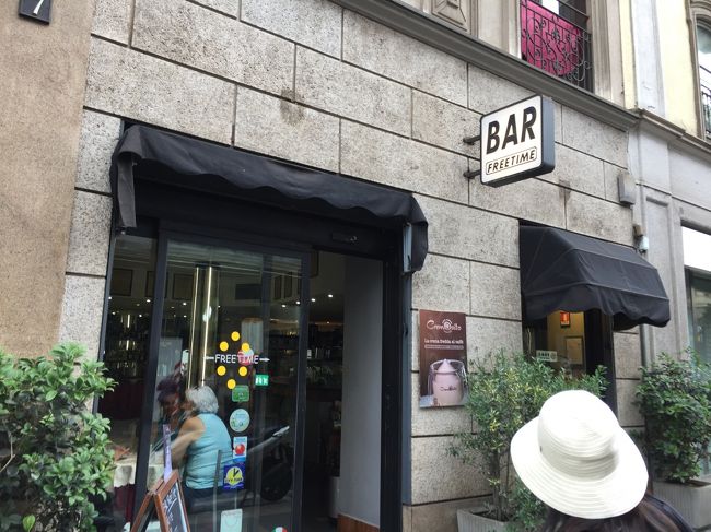 地元の人が次々はいっていくBAR。<br />ここでも気軽にカフェがいただけます。<br />もちろん1ユーロ。