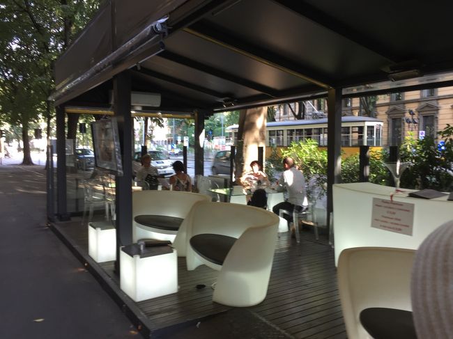 ちょっと高級そうなカフェ。<br />ここは見るだけにしました。