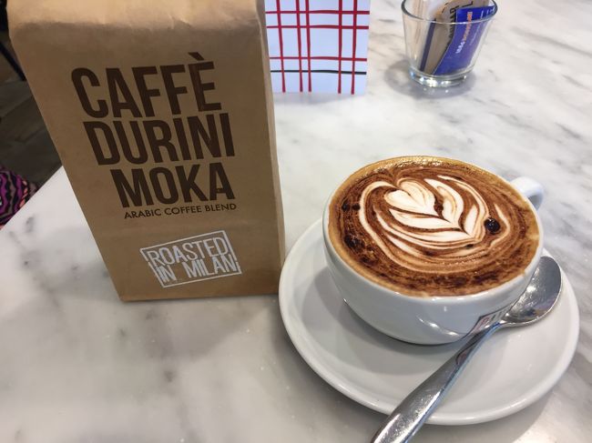 ミラノではスタバは見かけませんでしたが（あったのかな？）<br />スタバっぽいお店はありました。<br /><br />めずらしく豆を販売している店があったので<br />記念に買って帰りました。<br />