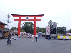 センターの見学はあとにして先に浅間大社を見に行くことに。
ちょうど今日はお祭りらしく、準備がされていました。